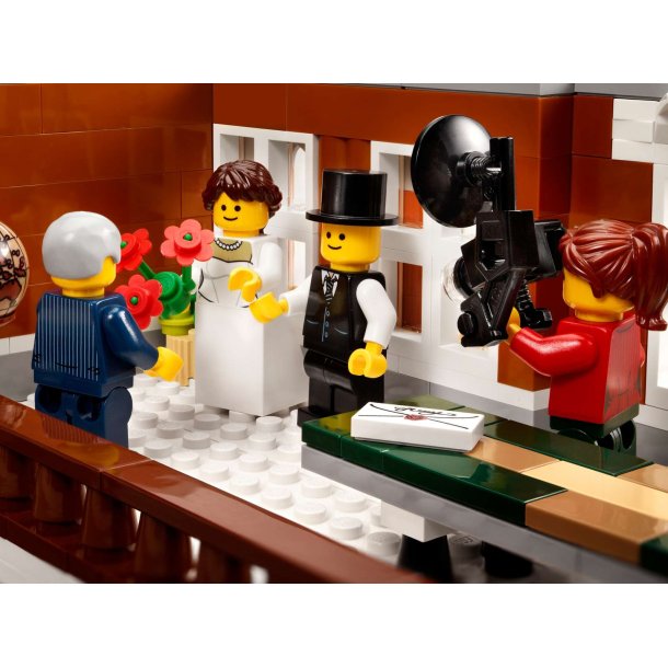 LEGO Creator Expert - R�dhus (10224)