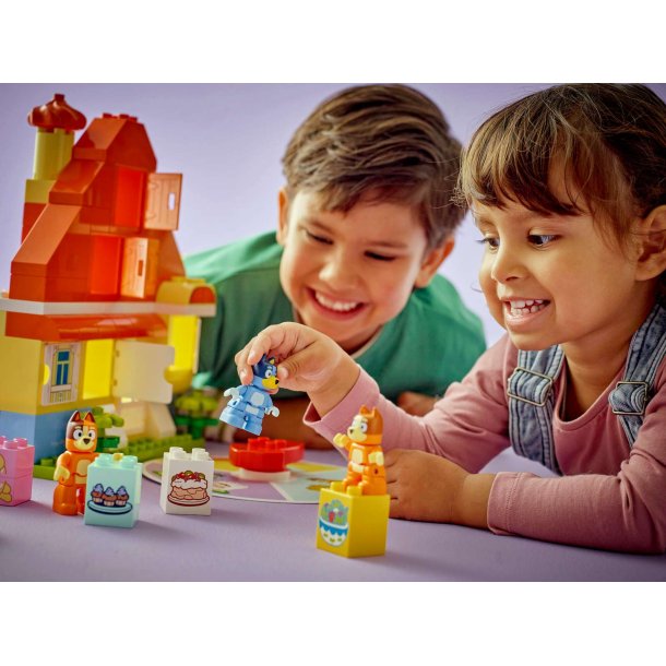 LEGO Bluey - Blueys families hus med huskespil (10459)