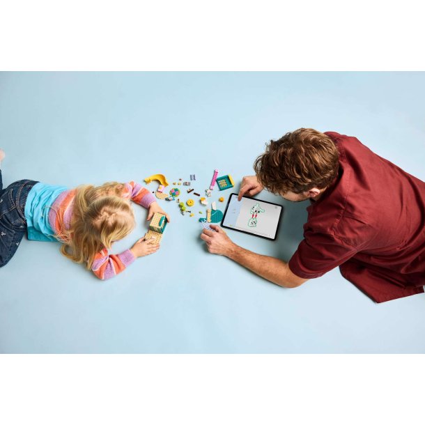 LEGO Bluey - Sjov p� legepladsen med Bluey og Chloe (11201)