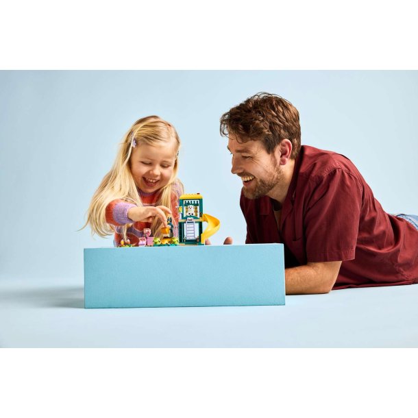 LEGO Bluey - Sjov p� legepladsen med Bluey og Chloe (11201)