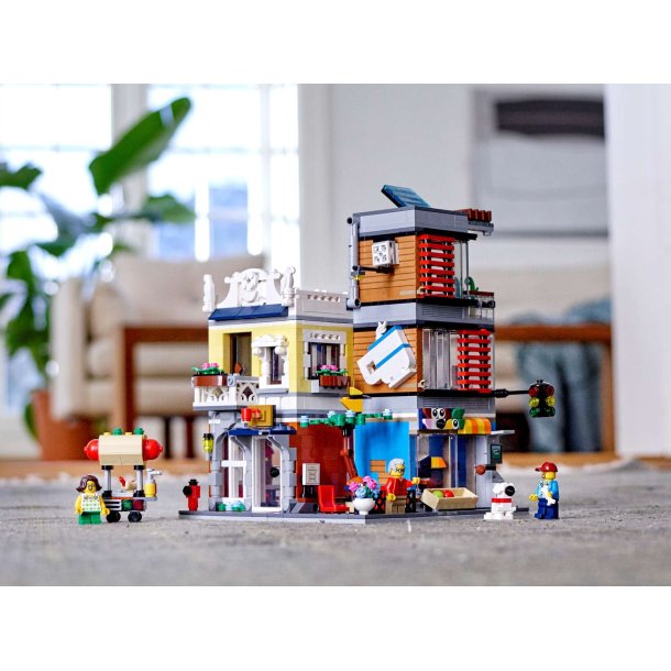 LEGO Creator 3-i-1 - Byhus med dyrehandel og caf� (31097)
