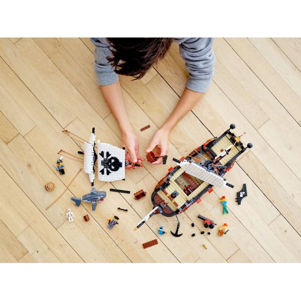 LEGO Creator 3-i-1 - Piratskib (31109)