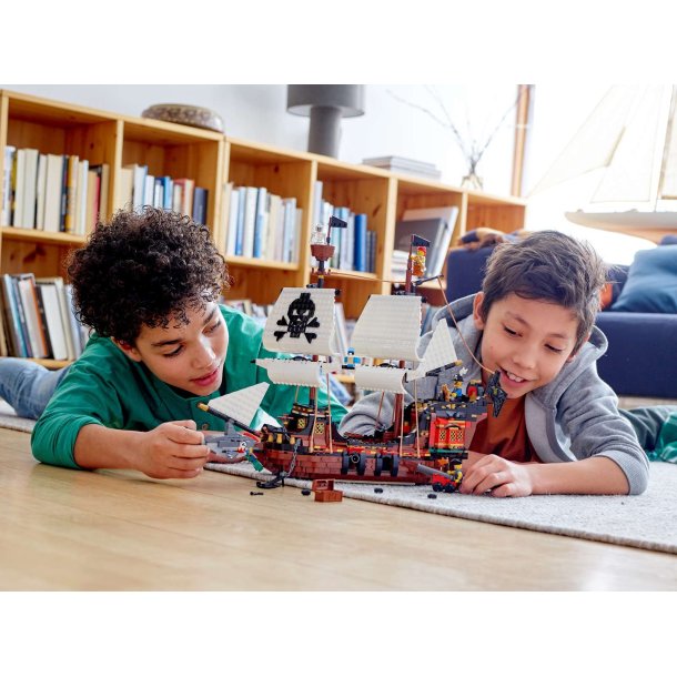 LEGO Creator 3-i-1 - Piratskib (31109)