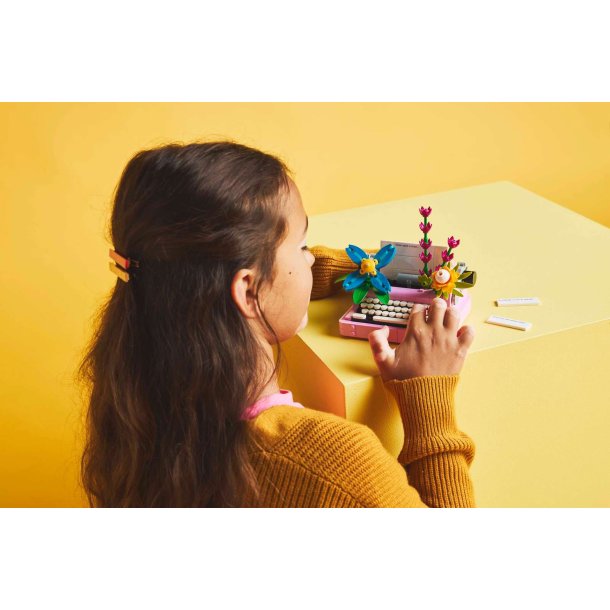 LEGO Creator 3-i-1 - Skrivemaskine med blomster (31169)