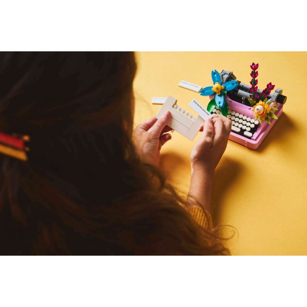 LEGO Creator 3-i-1 - Skrivemaskine med blomster (31169)