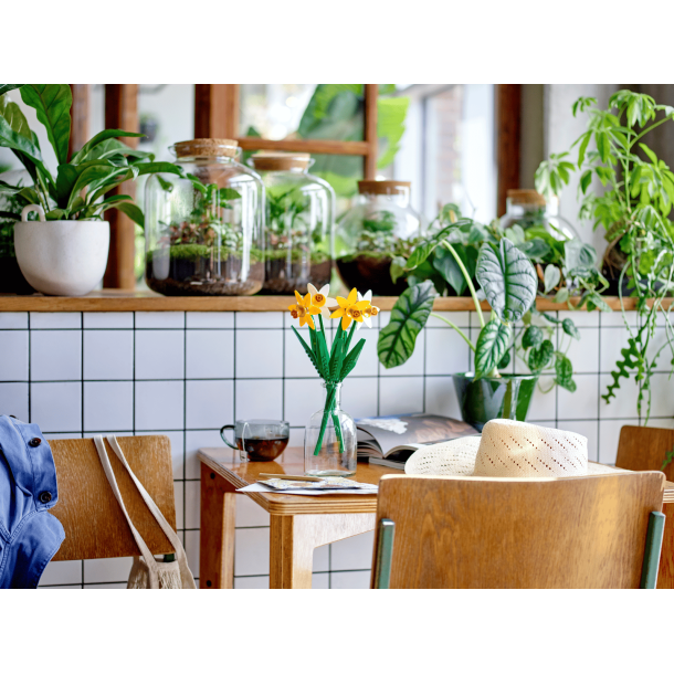 LEGO Botanicals - P�skeliljer (40646)