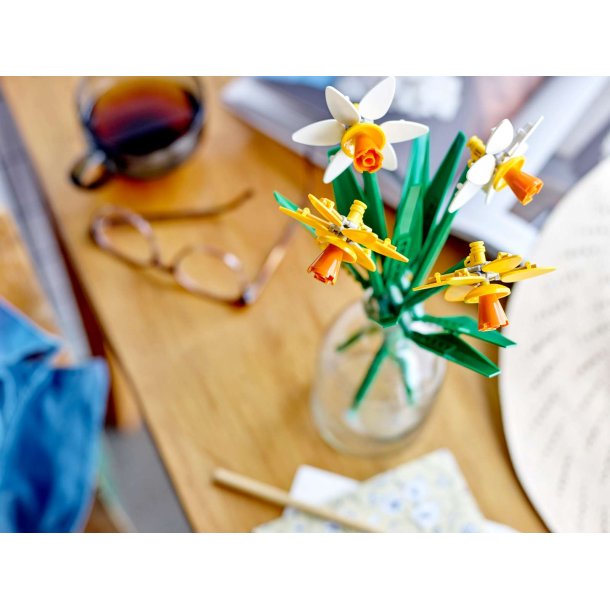 LEGO Botanicals - P�skeliljer (40646)