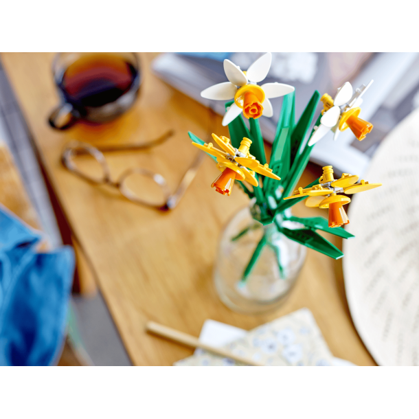 LEGO Botanicals - P�skeliljer (40747)