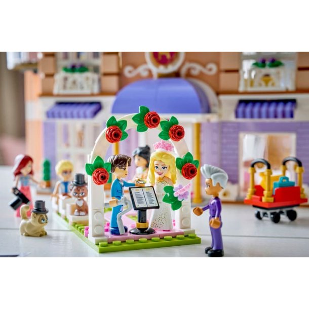 Heartlake City Grand Hotel (42704)