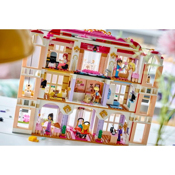 Heartlake City Grand Hotel (42704)