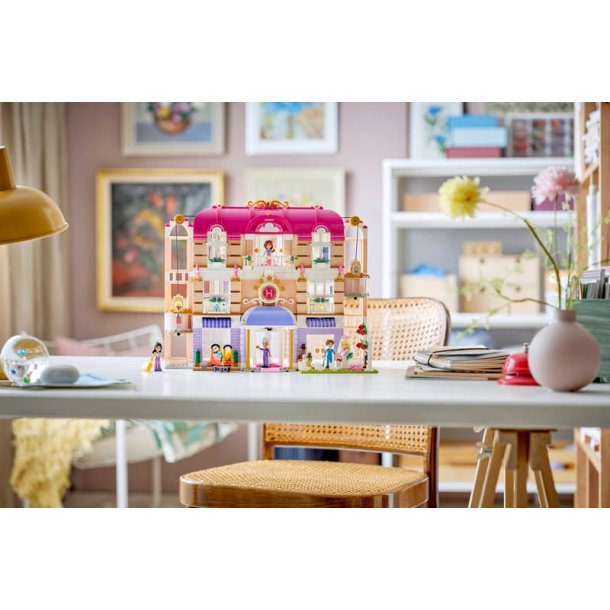 Heartlake City Grand Hotel (42704)
