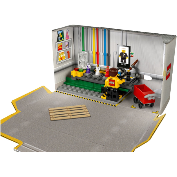 5005358 - Minifigure Factory