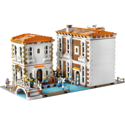 910023 - Venetian Houses