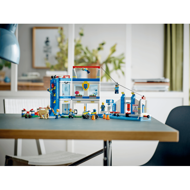LEGO City - Politiskolens tr�ningsomr�de (60372)