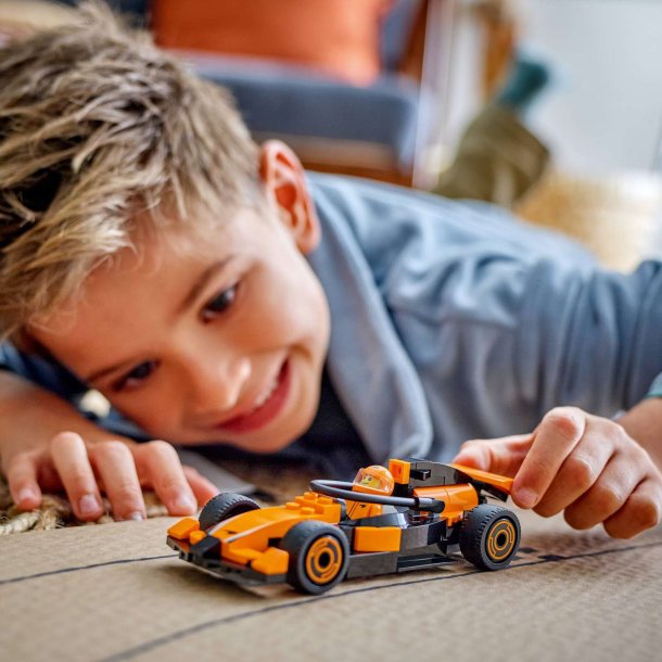 LEGO City - F1�-k�rer med McLaren-racerbil (60442)