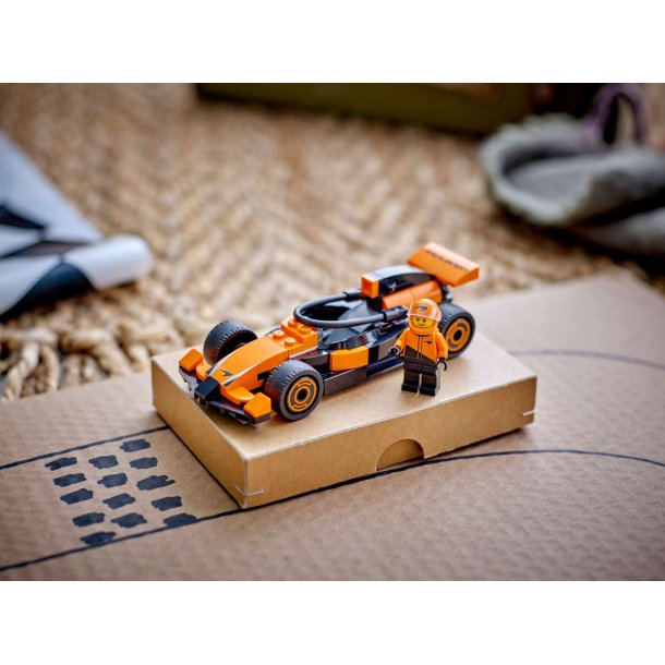 LEGO City - F1�-k�rer med McLaren-racerbil (60442)