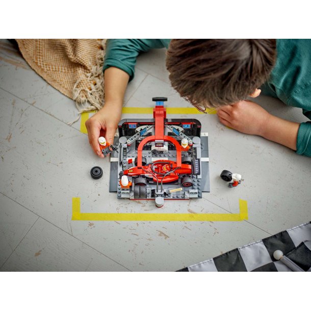 LEGO City - F1-pitstop og pitcrew med Ferrari-bil (60443)