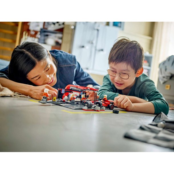 LEGO City - F1-pitstop og pitcrew med Ferrari-bil (60443)