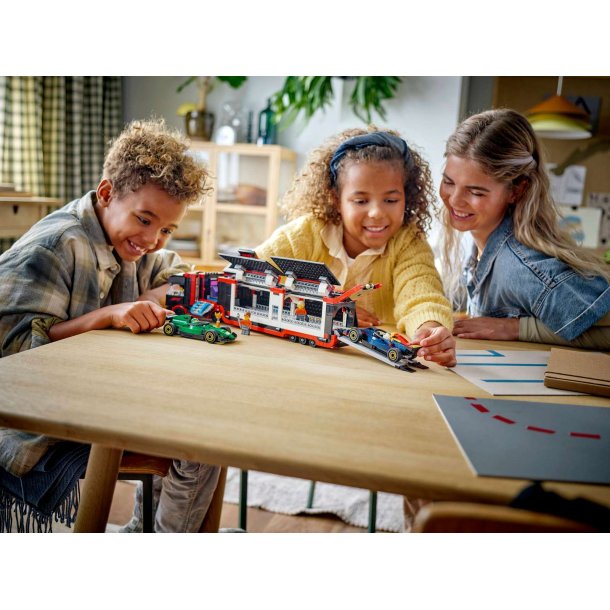 LEGO City - F1-lastbil med RB20 og AMR24 F1-biler (60445)
