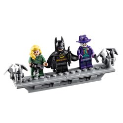 LEGO DC - 1989 Batmobile (76139)