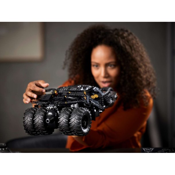 LEGO DC - Batman Batmobile Tumbler (76240)v