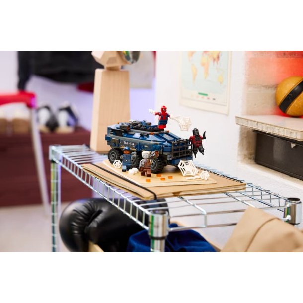 Spider-Mans f�ngselstransport-jagt (76349)