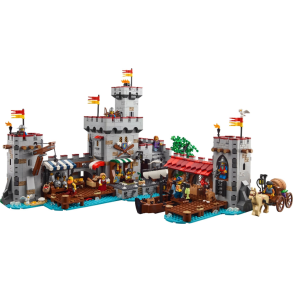 Medieval Seaside Market (910047)