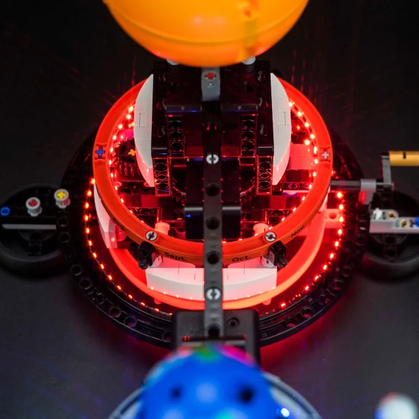 Lyskit til #42179 Planet Earth and Moon in Orbit (P65301)