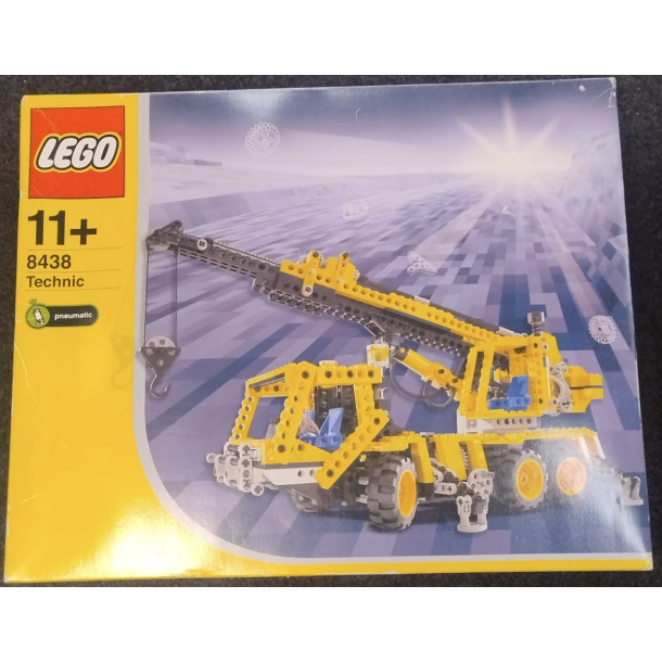 Pneumatic Crane Truck (8438)