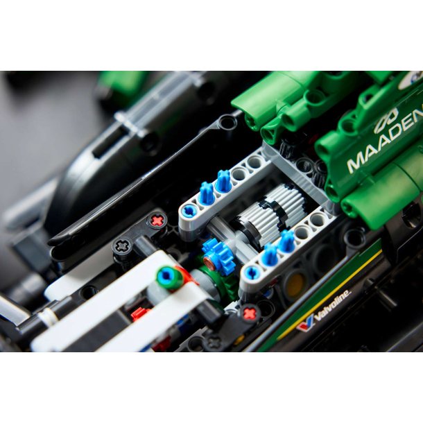 Aston Martin Aramco AMR25 F1-bil (42240)