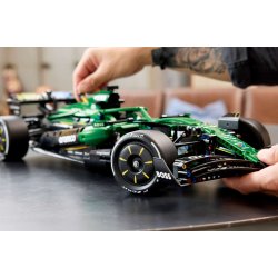 Aston Martin Aramco AMR25 F1-bil (42240)