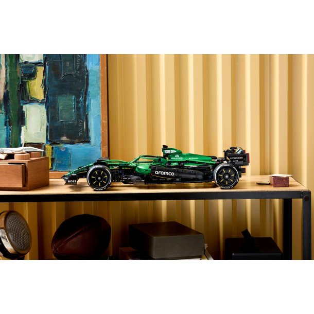 Aston Martin Aramco AMR25 F1-bil (42240)