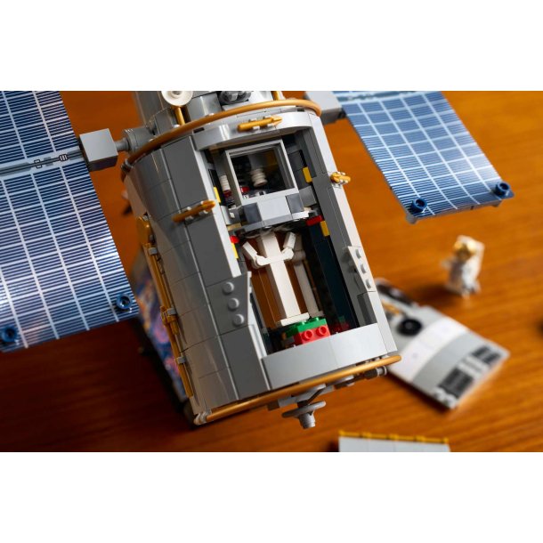 LEGO Icons - Hubble-rumteleskopet