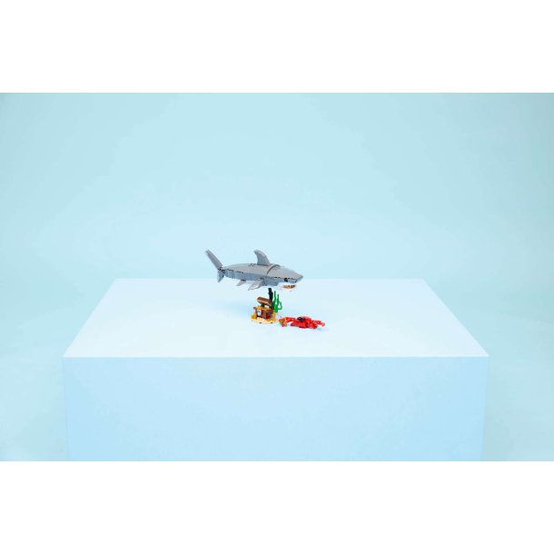 LEGO Creator 3-i-1 - Farlig haj med skattekiste (31381)