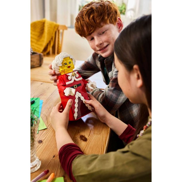 Opskaleret minifigur af julemandens kone (40875)