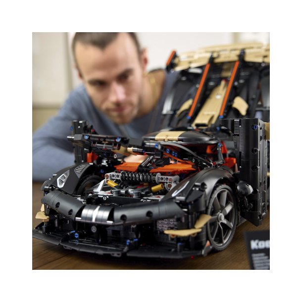 Koenigsegg Sadair's Spear-megabil (42232)